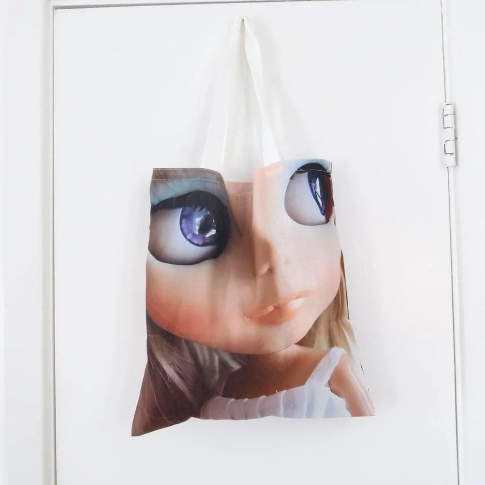 Blythe Doll Graphic Tote Bag - Picture 2 of 4